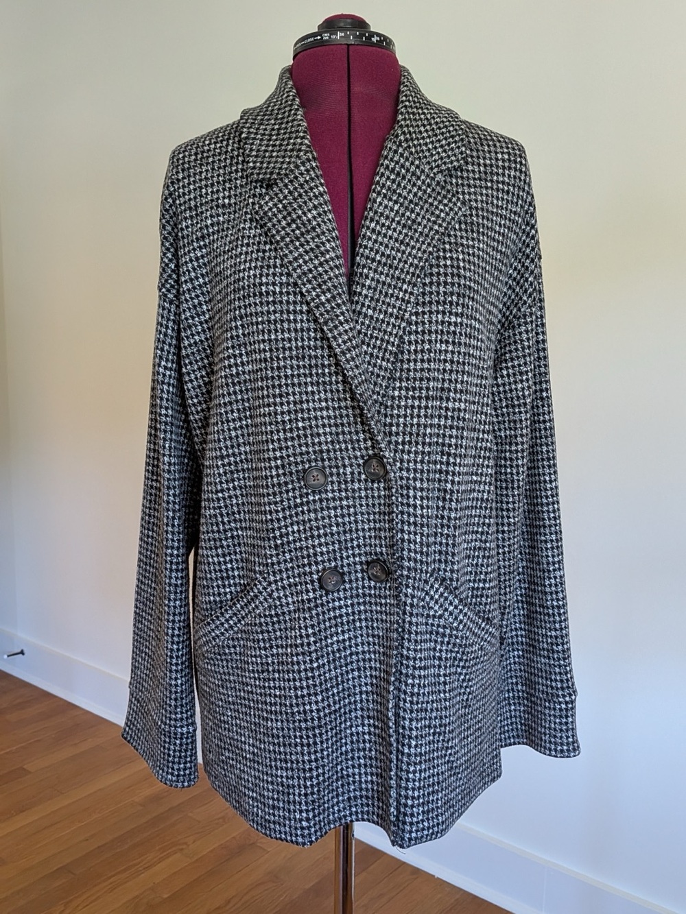 Madewell Black + White Houndstooth Double-Breasted Blazer Slinky and Stretchy